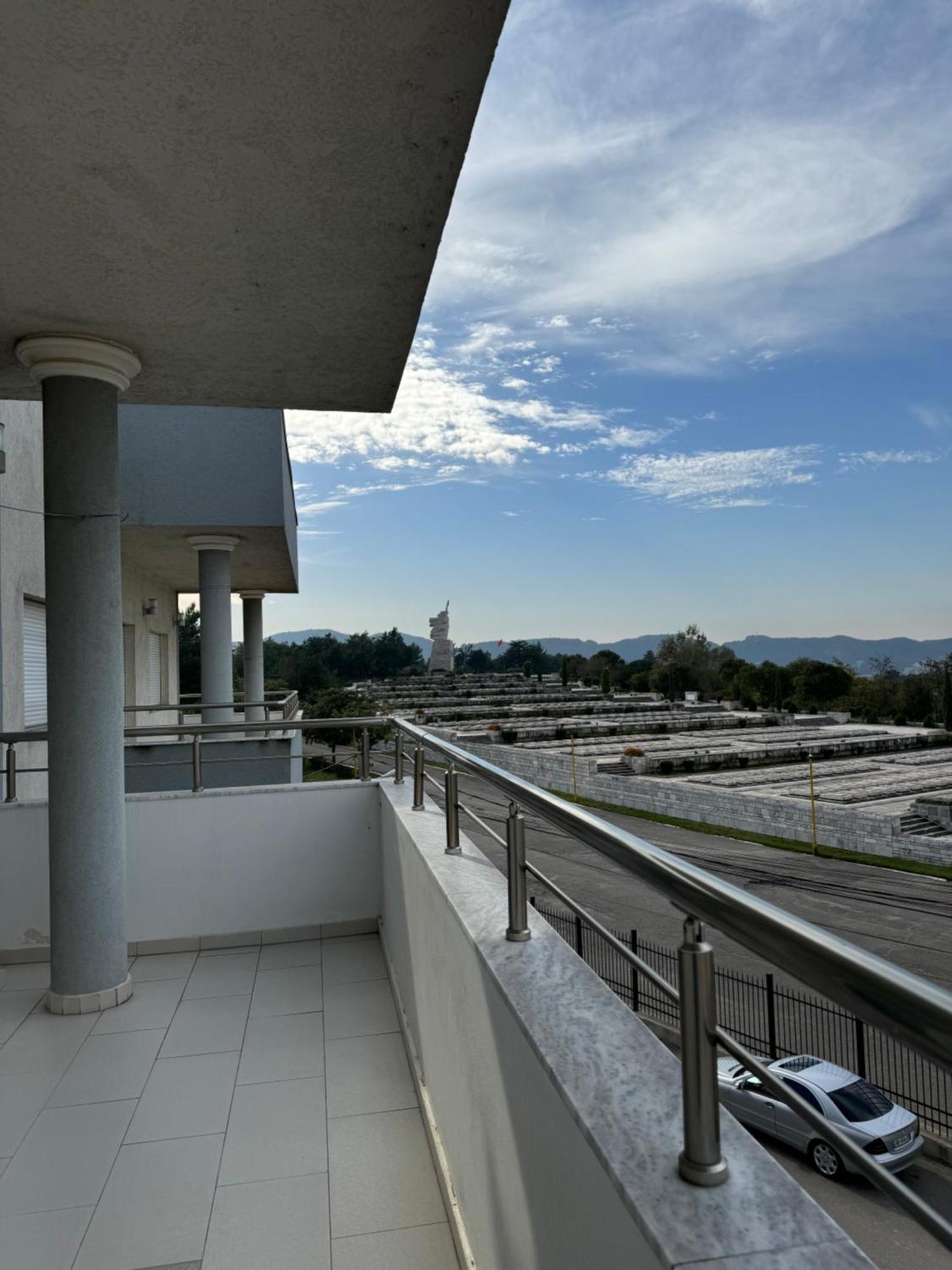Apartment Spacious & Cozy Family Near Sanatorium Tirana